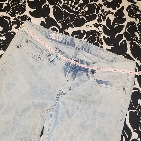 Acid wash cropped jeans - Picture 3 of 11